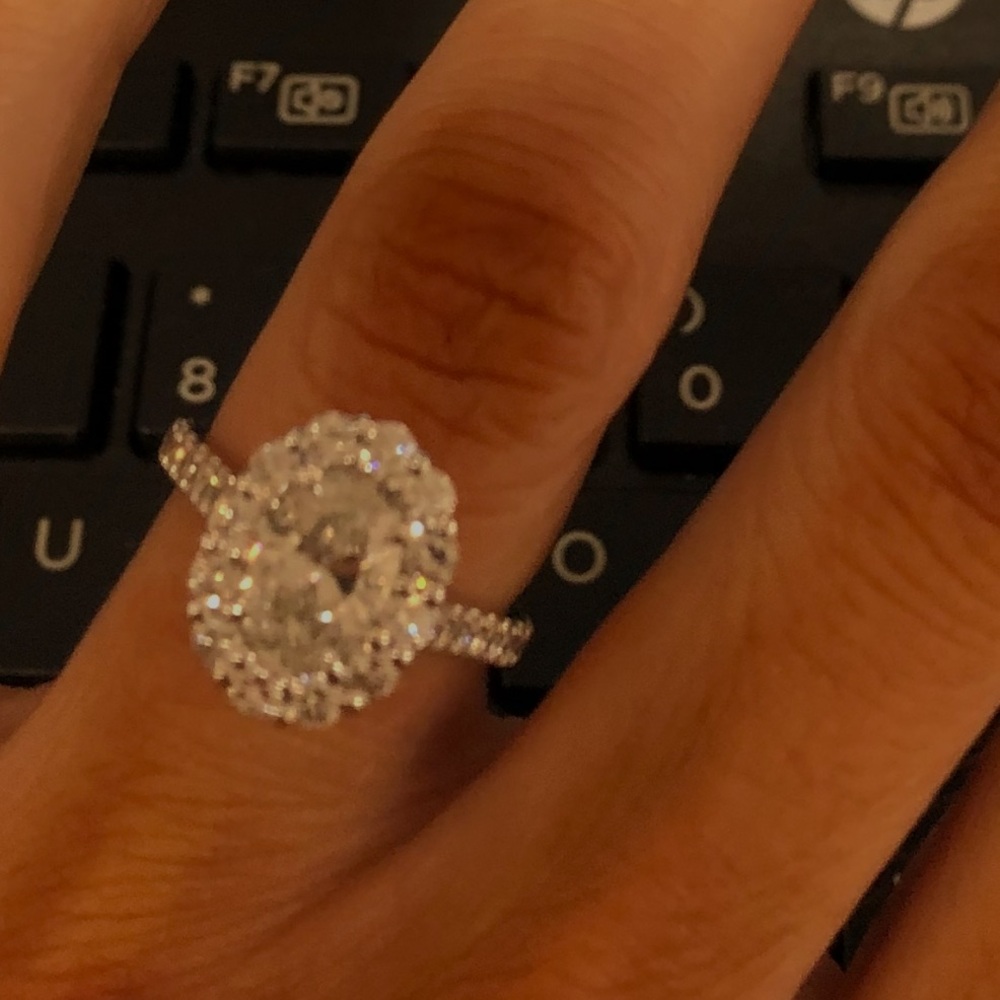 Elegant natural diamond oval Women's engagement Ring